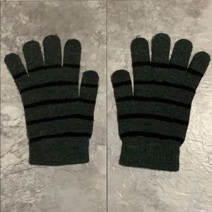 Gray and Black Winter Gloves